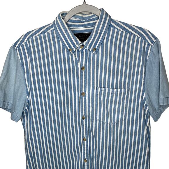 21 Men An American Brand Denim Striped Short Sleeve Button Down Men's Size Med. - Picture 7 of 8